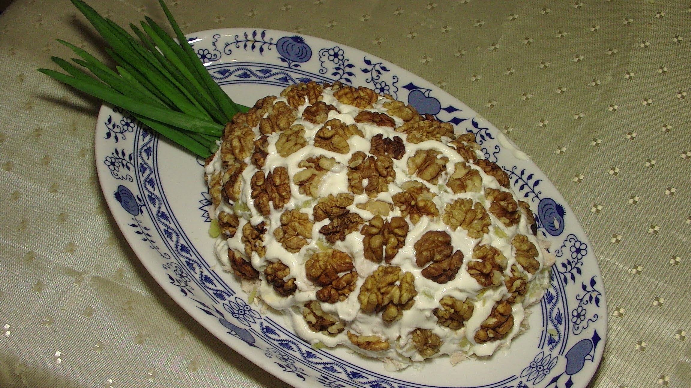 Салат с ананасами и курицей и грецкими орехами и грибами рецепт с в Салат с ананасами и курицей и грецкими орехами и грибами рецепт с в