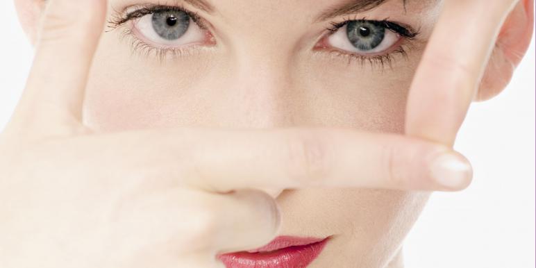 Acuvue_eyes_small.jpg Acuvue_eyes_small.jpg