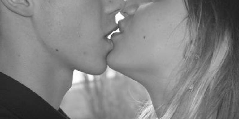 kiss2.jpg kiss2.jpg