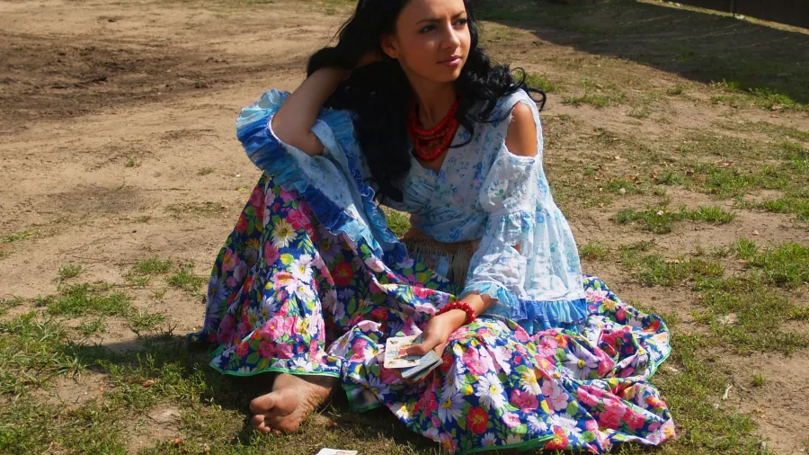 Цыганки и зеркало