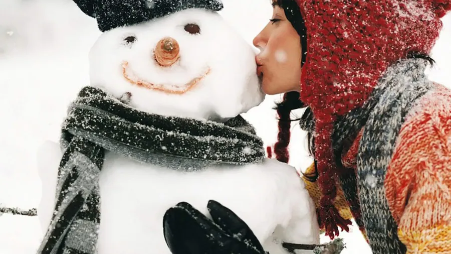 Новогодние игры с поцелуями