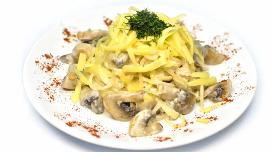 Макароны с курицей и грибами
